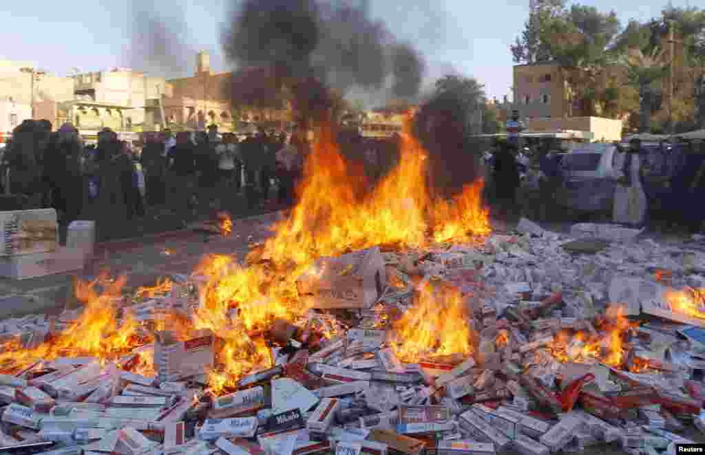 Fighters from Islamic State in Iraq and the Levant burn confiscated cigarettes in the city of Raqqa, April 2, 2014.