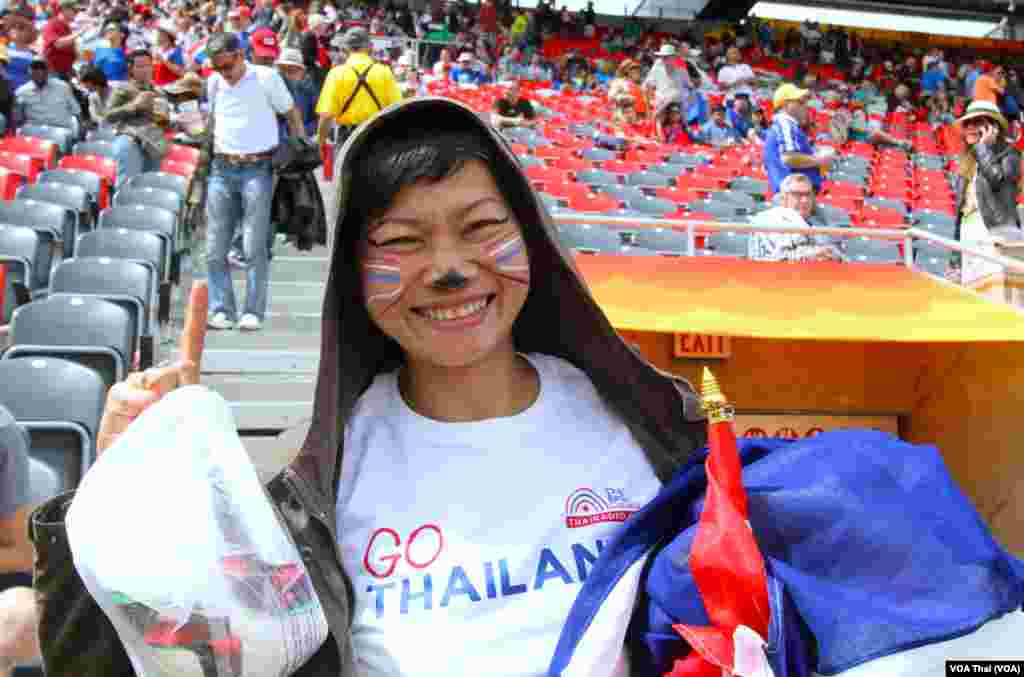 Thai Football fans in Ottawa