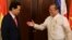Thủ tướng Việt Nam Nguyễn Tấn Dũng và Tổng thống Philippines Benigno Aquino trong cuộc gặp ở Manila năm ngoái.