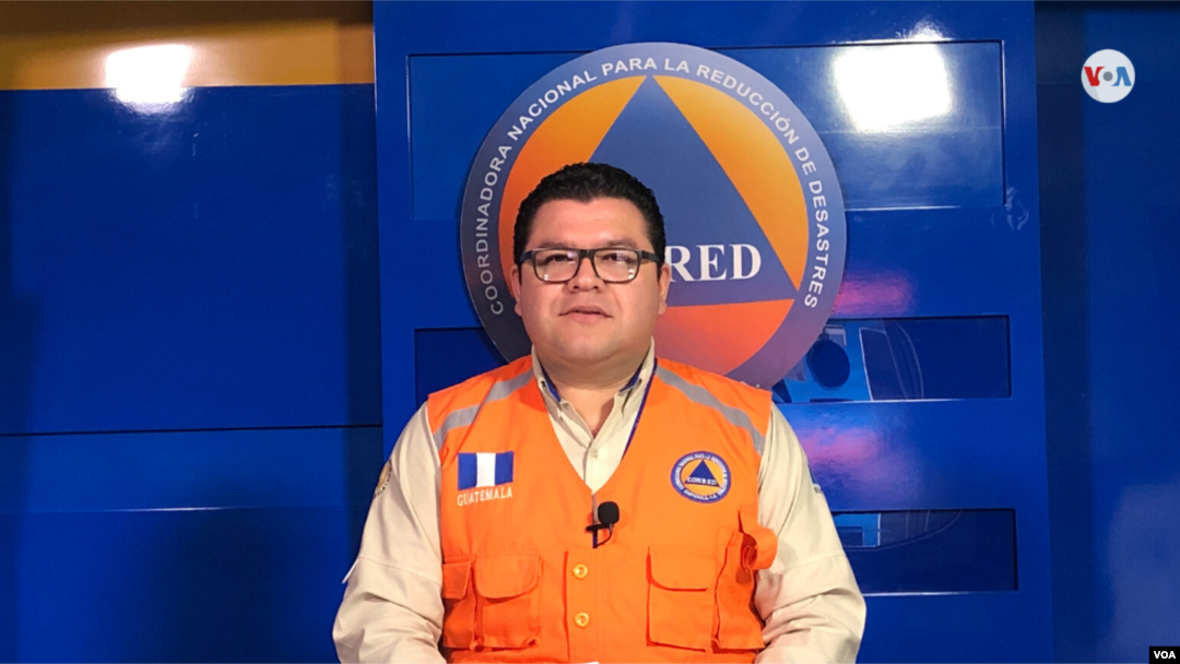 David de León, Director de Comunicaciones de la Coordinadora Nacional para la Reducción de Desastres (CONRED), conversó con la Voz de América sobre las medidas que impulsa Guatemala para prevenir el coronavirus. (Foto: Eugenia Sagastume/ VOA)