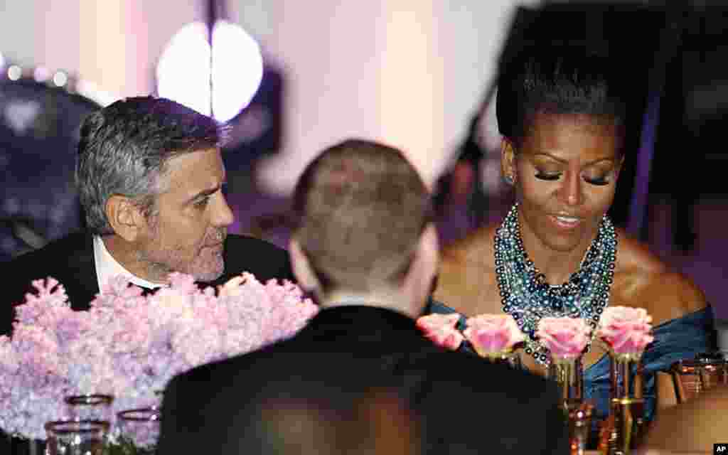 American actor George Clooney sits beside first lady Michelle Obama during the State Dinner. The more than 350-person guest list included other British and American celebrities, business moguls and key political players. (Reuters)