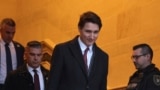 Thủ tướng Canada Justin Trudeau rời Tòa nhà Quốc hội sau cuộc họp Nội các tại Ottawa, Ontario, ngày 20/12/2024.