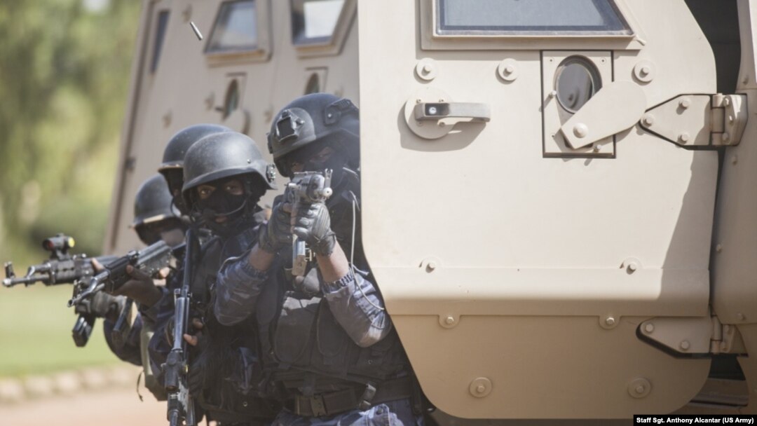 Abaporisi b'inseruka rukamvye bahangana n'iterabwoba i Ouagadougou, muri Burkina Faso, Ukwezi kwa kabiri, 27, 2019. 