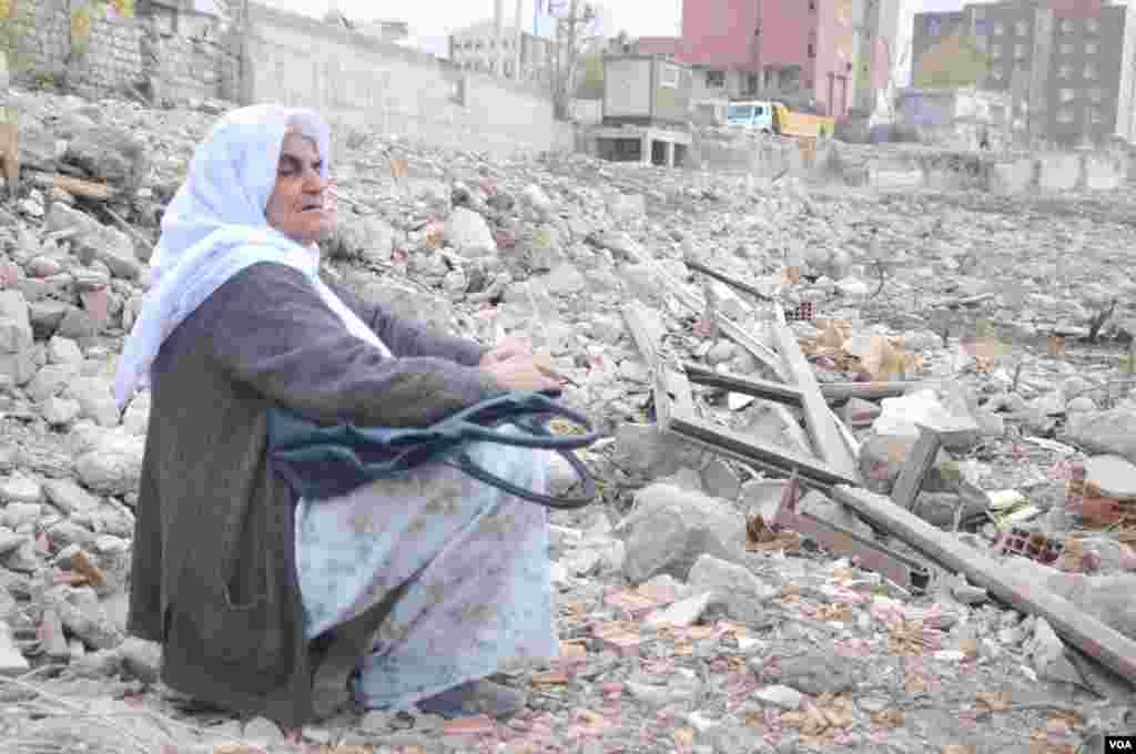 Bajarê Şirnex ya wêranbûyî