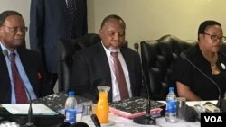 UMnu. Kgalame Mothlante owayengumongameli kwele South Africa lamanye amalunga ekhomishini ekholisisa ukudutshulwa kwabantu eHarare 