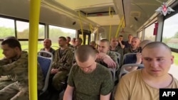 Российские военнопленные, возвращенные на родину после равноценного обмена с ВСУ. 31 мая 2024.