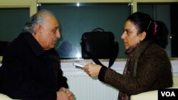 Profesor Celîlê Celîl û peyamnêra Dengê Amerîka Hatice Kamer.