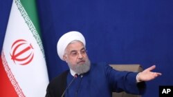 FILE - Presiden Hassan Rouhani pada pertemuan terakhir kabinetnya di Teheran, Iran, 1 Agustus 2021. (Kantor Kepresidenan Iran via AP)