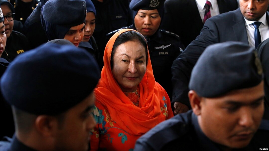 Rosmah Mansor, istri mantan Perdana Menteri Malaysia, Najib Razak, tiba di pengadilan di Kuala Lumpur, Malaysia, 4 Oktober 2018.