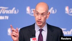 El comisionado Adam Silver no quiere caer en el mismo error de sus colegas de la NFL.