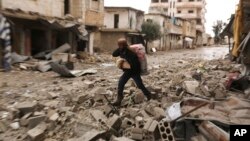 La ONU expresó alarma por la fuerte escalada en los combates en el sur y el este de Idlib y en el oeste y el sur de Alepo. Dijo que se están efectuando ataques aéreos y misiles terrestres sin tener en cuenta la vida civil.