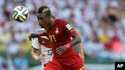 Pemain Ghana, John Boye, dalam pertandingan melawan Jerman di Fortaleza, Brazil (21/6). (AP/Martin Mejia)