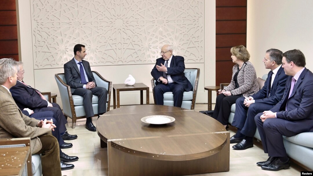 Presiden Bashar Al Assad menerima empat anggota parlemen Perancis di Damaskus, hari Rabu (25/2).
