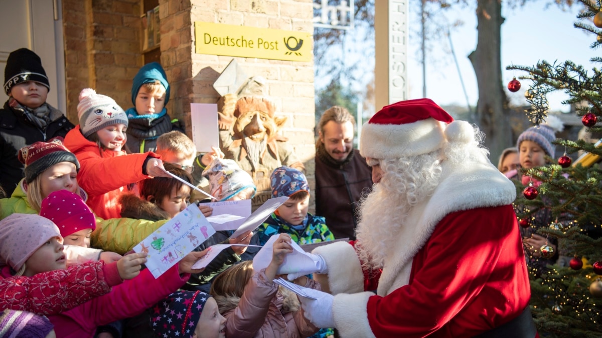 Santa Claus Back at Work in Germany Answering Christmas Mail