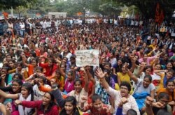 People shout slogans during a protest against the alleged rape and murder of a 27-year-old woman in Hyderabad, India, December 2, 2019. REUTERS/Vinod Babu - RC2XMD99WDH0