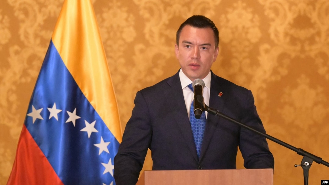 ARCHIVO - El presidente de Ecuador, Daniel Noboa, habla durante una reunión con el líder opositor venezolano Edmundo González Urrutia en Quito, el 28 de enero de 2025.