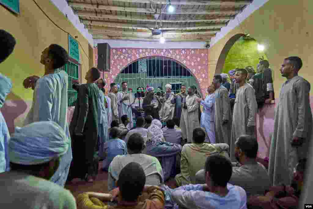 During the night, pilgrims practice a Sufi ritual known as “Ziker,” when traditional bands play special Sufi music and recitations. (H. Elrasam/VOA)