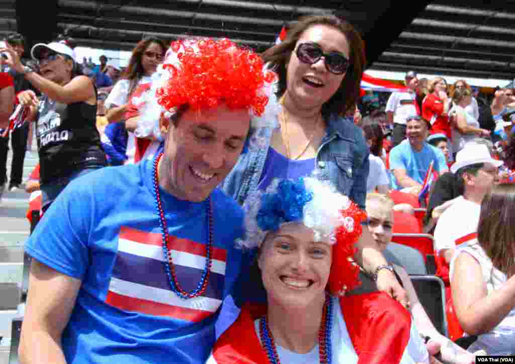 Thai Football fans in Ottawa