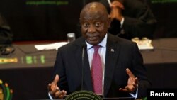 "Le peuple palestinien est bombardé, tué (...) Nous avions le devoir de nous lever et [de les] soutenir", a expliqué le président sud-africain Cyril Ramaphosa.