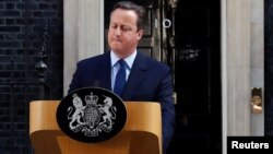 El primer ministro británcio, David Cameron, renunciará en octubre, tras el resultado del referéndum a favor de que Gran Bretaña salga de la UE.