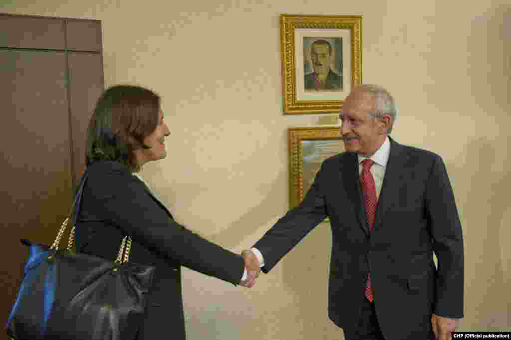 Avrupa Parlamentosu Dış İlişkiler Komitesi üyeleri CHP Lideri Kemal Kılıçdaroğlu'yla &nbsp;