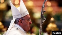 Pope Francis leaves after he celebrates the New Year mass in Saint Peter's Basilica at the Vatican, Jan. 1, 2015. 