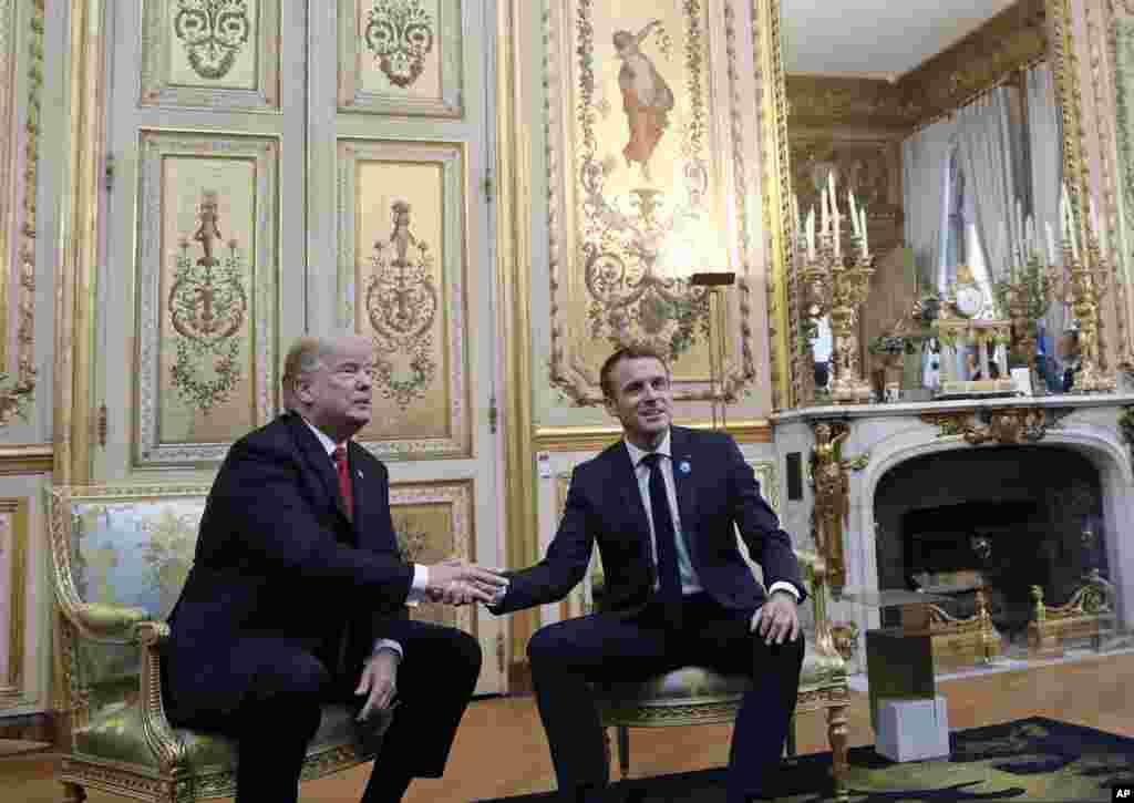 دیدار روسای جمهوری آمریکا و فرانسه در کاخ الیزه پاریس. این نخستین سفرخارجی پرزیدنت ترامپ پس از انتخابات میان&zwnj;دوره&zwnj;ای آمریکا است.