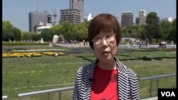 Keiko Ogura berusia delapan tahun saat dijatuhkannya bom atom di kota Hiroshima. (VOA/B. Padden)