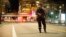 警察封锁了斯德哥尔摩卡车撞人案现场(2017年4月8日)