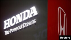 FOTO DE ARCHIVO: El logotipo de Honda se muestra en el 89 ° Salón Internacional del Automóvil de Ginebra en Ginebra, Suiza, el 5 de marzo de 2019.