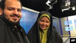 Wartawati Marzieh Hashemi (kanan) bersama putranya (foto: dok). 