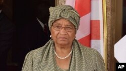 La présidente Ellen Johnson Sirleaf avant une réunion à Abuja au Nigeria, le 9 janvier 2017.