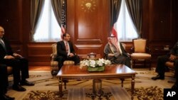 Američki sekretar za odbranu Eš karter tokom susreta sa ministrom odbrane Kuvajta Halidom al-Džarom al-Sabahom