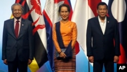 PM Malaysia Mahathir Mohamad, pemimpin Myanmar Aung San Suu Kyi, Presiden Filipina Rodrigo Duterte di Singapura, Selasa (13/11).