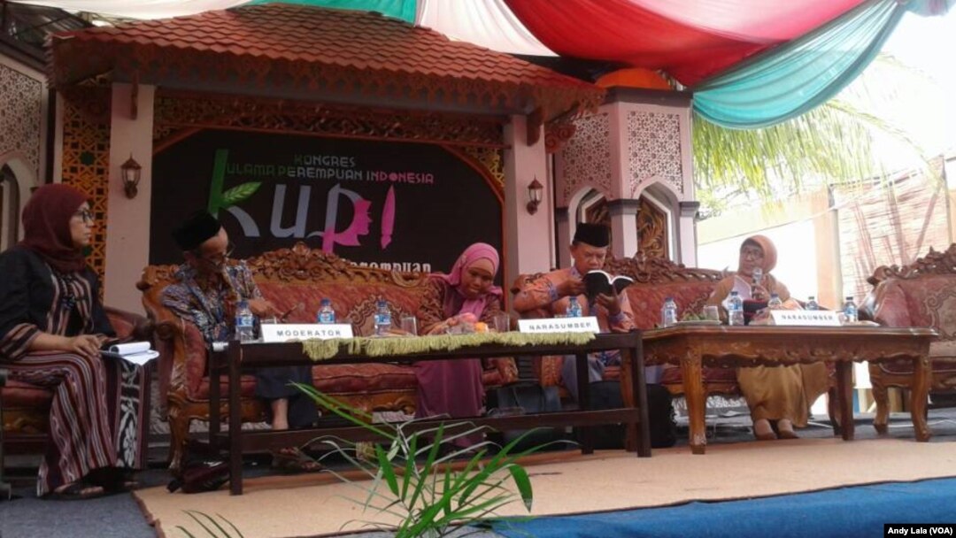 Seminar Nasional “Peran Ulama Perempuan dalam Meneguhkan Nilai Keislaman, Kebangsaan, dan Kemanusiaan” dalam Kongres Ulama Perempuan Indonesia (KUPI) Rabu (26/4) di Pesantren Pondok Jambu Babakan Ciwaringi Cirebon Jawa Barat