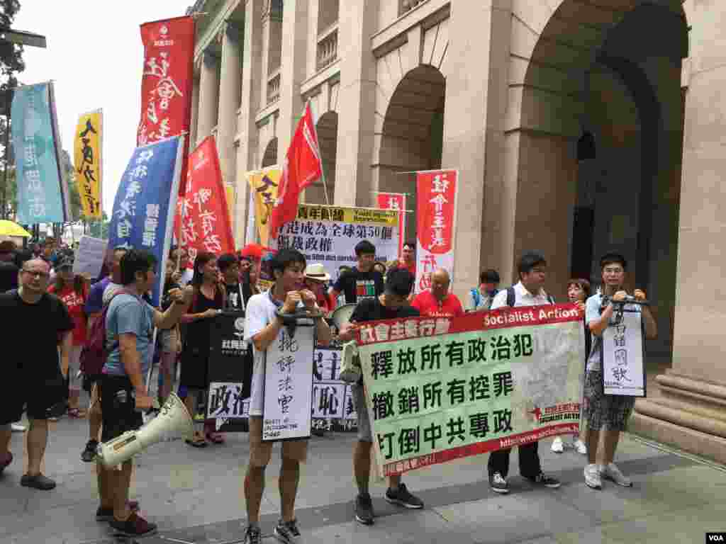 香港多个团体9月3日游行抗议政治检控抗争者。 （美国之音记者海彦拍摄）