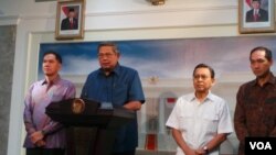 Presiden SBY menunjuk M Lutfi sebagai Menteri Perdagangan, menggantikan Gita Wirjawan yang mundur, Rabu 12 Februari 2014 (Foto: VOA/Andylala)