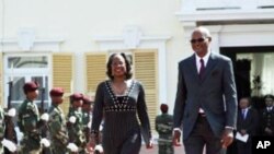 A embaixadora americana em Cabo Verde, Adrienne O'Neal, com o presidente Jorge Carlos Fonseca