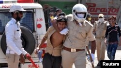 لاک ڈاؤن کی خلاف ورزی پر سزائیں اور گرفتاریاں