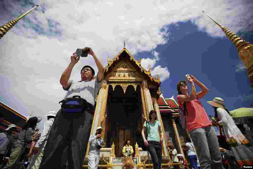 بنکاک کا شمار دنیا کے اُن شہروں میں ہوتا ہے جو سیاحوں میں سب سے زیادہ مقبول ہیں۔
