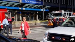 Le personnel d'urgence et la police près de Fountain Square, à Cincinnati, le 6 septembre 2018.