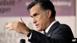 Los demócratas dicen que Romney elevará los impuestos a la clase media y beneficiará a los ricos.