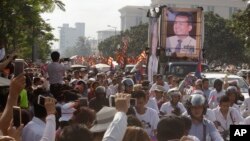 Mourners take photos as they watch the funeral procession for Cambodian leading government critic Kem Ley in Phnom Penh, July 24, 2016. 