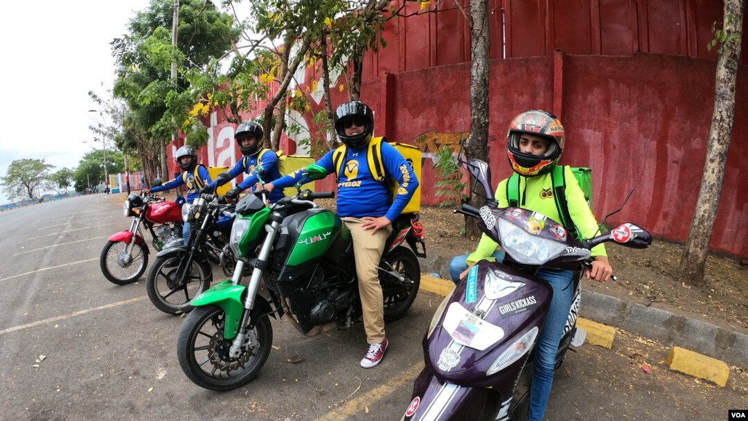 Estos cuatro amigos nicaragüenses fundaron un servicio de entregas para servir a la población que se queda en sus casas por la pandemia del coronavirus.