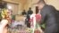 Presidente moçambicano, Filipe Nyusi, deposita coroa de flores no velório de Jeremias Pondeca