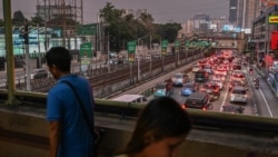 Kemacetan melanda wilayah jalan tol Epifanio de los Santos Avenue di Manila, Filipina, saat jam sibuk berlangsung pada 10 Oktober 2024. (Foto: AFP/Jam Sta Rosa)