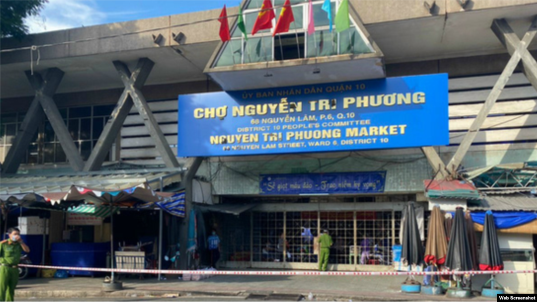 Chợ Nguyễn Tri Phương ở quận 10, Tp. HCM bị phong tỏa hôm 27/6/2021. Photo Tuoi Tre.