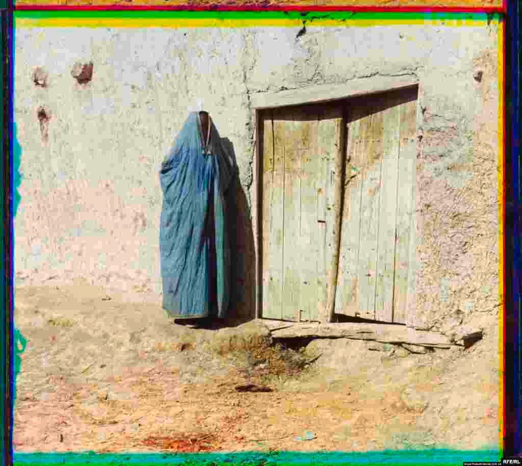 Paranjidagi ayol. Samarqand. 