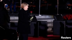 La canciller saliente de Alemania, Angela Merkel, durante un acto de las fuerzas armadas en Berlín el 2 de diciembre de 2021.