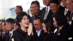 Mantan Perdana Menteri Thailand Yingluck Shinawatra tiba di Mahkamah Agung untuk sidang dengar pendapat terakhir di Bangkok, Thailand, 21 Juli 2017.